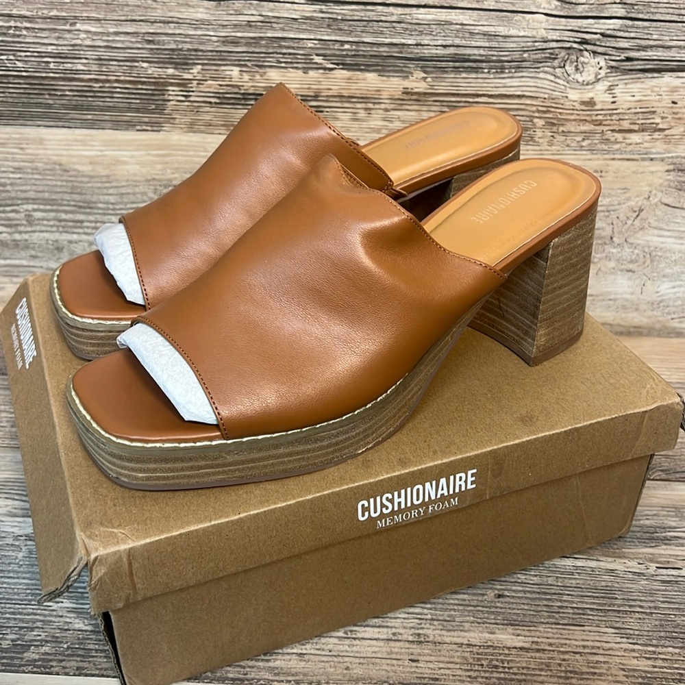 CUSHIONAIRE Women's Keeper Soft One Band Heel Sandal +Memory Foam 11 Wide New!